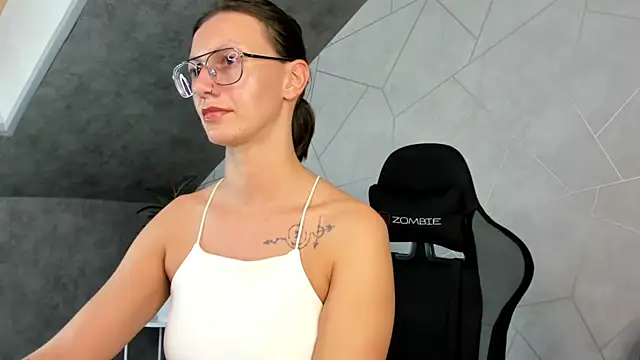 Elina Gravess online show from September 20, 2025, 12:10 pm