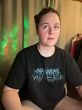 Snapshot of Cuty_Kitty chatting on October 31, 2025, 8:27 pm Cuty Kitty online show from October 31, 2025, 8:27 pm