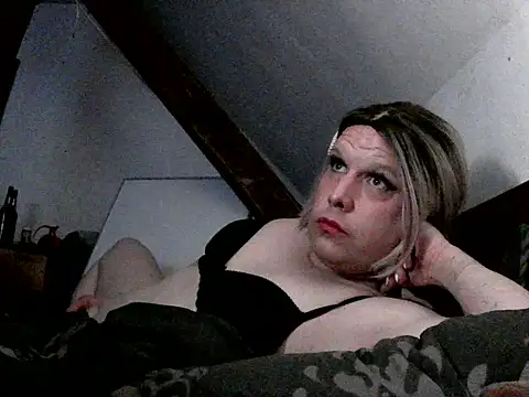 VanessaSissyGay online show from April 6, 2026, 5:41 am