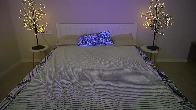 Snapshot of IvyLaurent chatting on October 13, 2025, 1:12 pm IvyLaurent online show from October 13, 2025, 1:12 pm