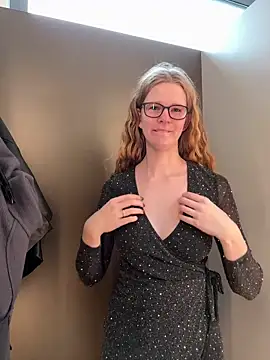 Bikergirl 97 online show from December 19, 2025, 9:44 am