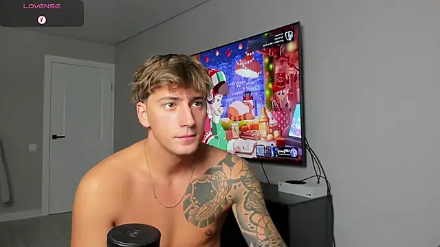 Snapshot of DaniHort chatting on December 15, 2025, 9:04 am DaniHort online show from December 15, 2025, 9:04 am