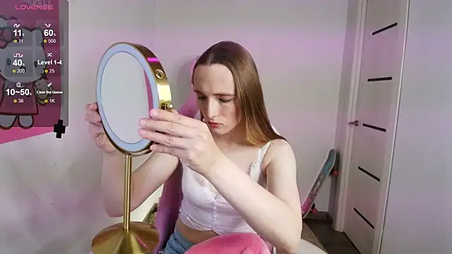 Vi Luxy online show from October 15, 2025, 2:10 am