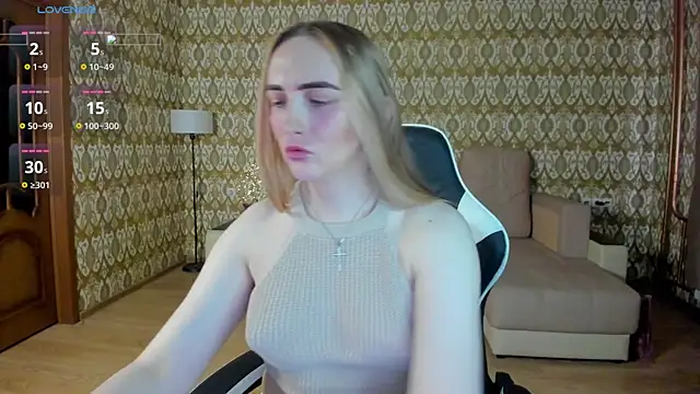 Snapshot of Vi_Luxy chatting on May 27, 2026, 1:57 am Vi Luxy online show from May 27, 2026, 1:57 am