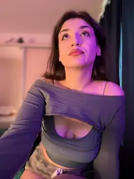 ScarletBloom  online show from October 16, 2025, 7:05 am