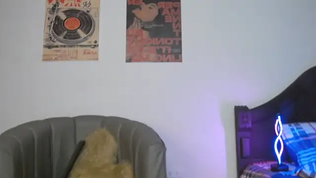 Snapshot of CoralieBronson chatting on February 26, 2026, 1:27 am CoralieBronson online show from February 26, 2026, 1:27 am