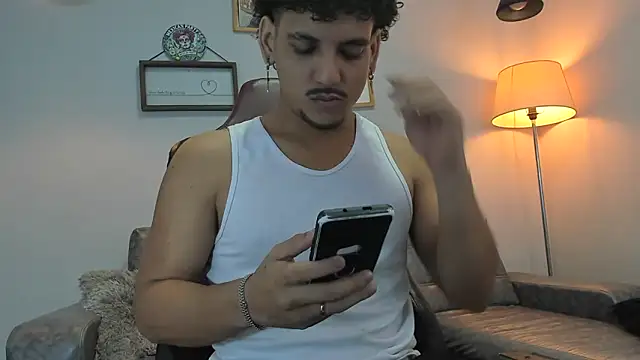 Snapshot of Xfire_boy69 chatting on December 1, 2025, 5:25 pm Xfire boy69 online show from December 1, 2025, 5:25 pm