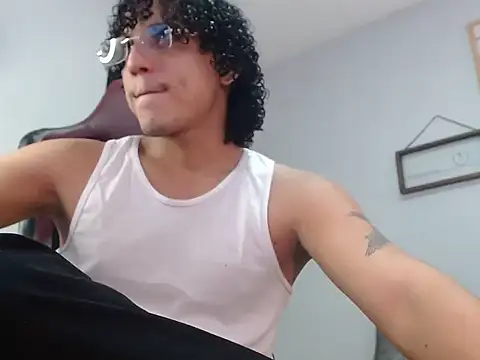 Snapshot of Xfire_boy69 chatting on October 14, 2025, 6:08 pm Xfire boy69 online show from October 14, 2025, 6:08 pm