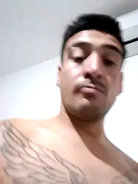 Snapshot of bigandstrong2217 chatting on October 25, 2025, 4:22 am bigandstrong2217 online show from October 25, 2025, 4:22 am