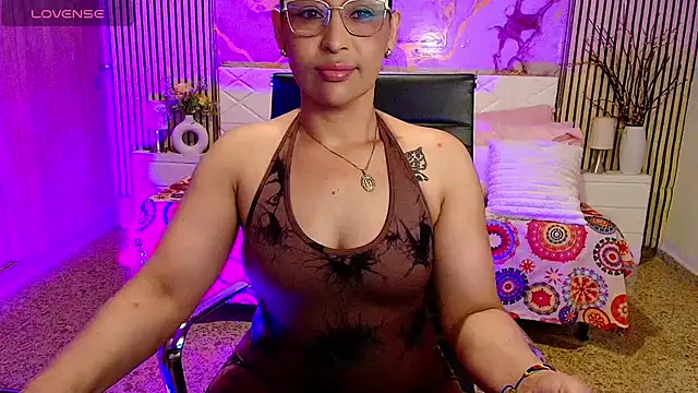 Snapshot of IvyShine7 chatting on July 23, 2026, 7:21 pm IvyShine7 online show from July 23, 2026, 7:21 pm