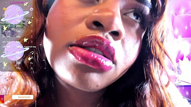 Snapshot of mia_peyton chatting on November 26, 2025, 8:20 pm mia peyton online show from November 26, 2025, 8:20 pm