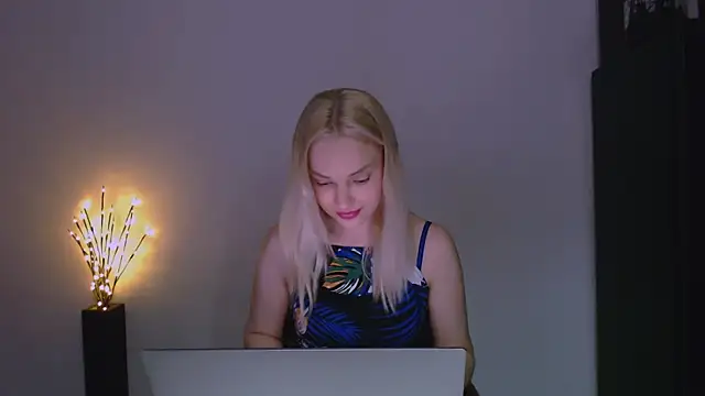 Snapshot of Lia_noo_regrets chatting on April 5, 2026, 6:03 pm Lia noo regrets online show from April 5, 2026, 6:03 pm