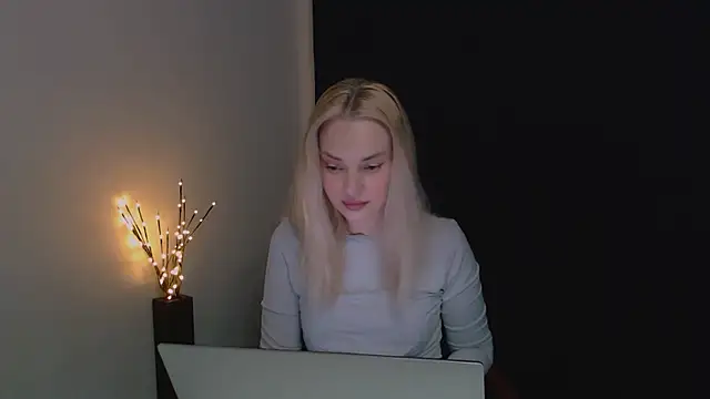 Snapshot of Lia_noo_regrets chatting on April 20, 2026, 5:36 pm Lia noo regrets online show from April 20, 2026, 5:36 pm