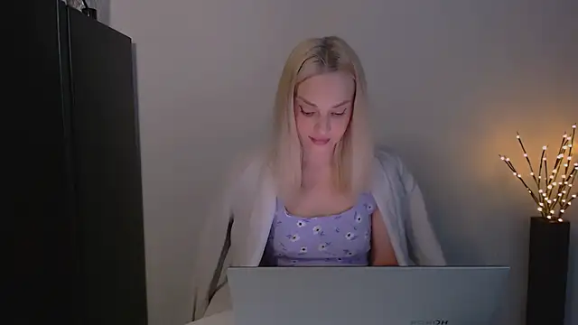 Snapshot of Lia_noo_regrets chatting on May 8, 2026, 5:06 pm Lia noo regrets online show from May 8, 2026, 5:06 pm