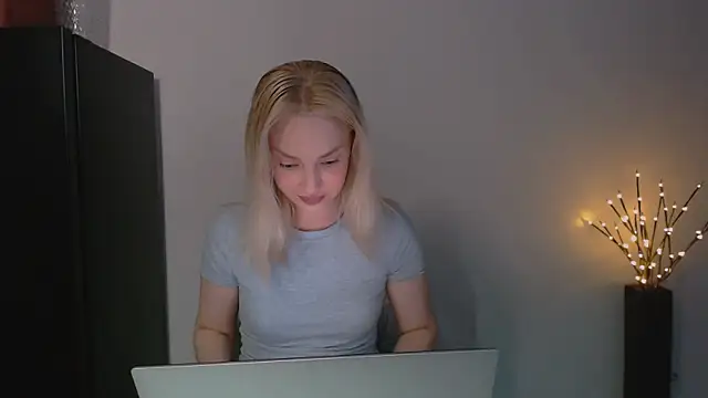 Snapshot of Lia_noo_regrets chatting on May 12, 2026, 5:19 pm Lia noo regrets online show from May 12, 2026, 5:19 pm