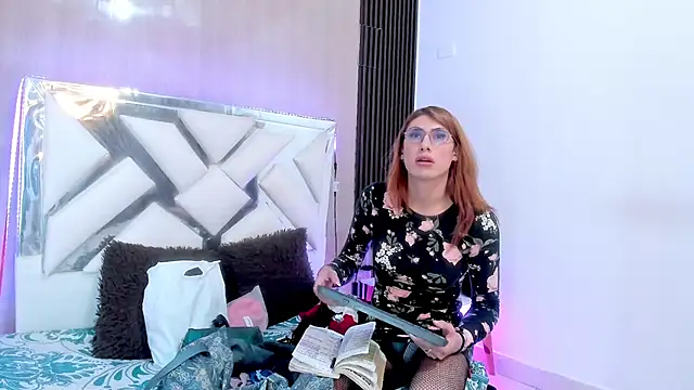 Snapshot of karen_matwell chatting on October 27, 2025, 7:59 pm karen matwell online show from October 27, 2025, 7:59 pm