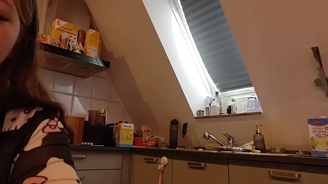 SweetTeenGirl online show from October 16, 2025, 9:39 am