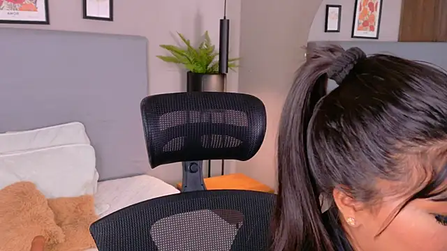 Snapshot of LanaRozz chatting on July 23, 2026, 1:58 am LanaRozz online show from July 23, 2026, 1:58 am
