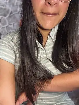 Liulee2 online show from November 1, 2025, 5:07 pm