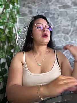 Liulee2 online show from November 10, 2025, 5:29 pm