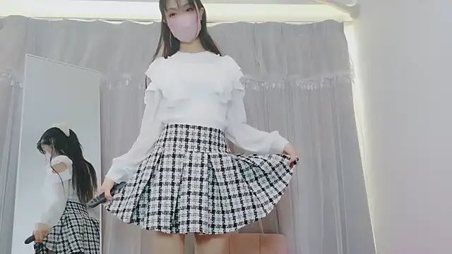 Snapshot of -Nyanko-chan- chatting on December 3, 2025, 10:09 pm -Nyanko-chan- online show from December 3, 2025, 10:09 pm