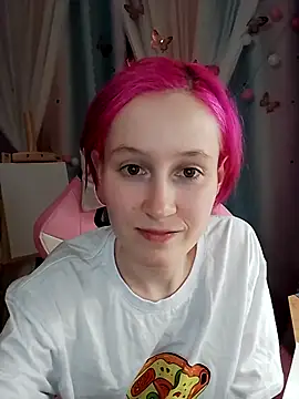 Snapshot of Fuzzy_Unicorn chatting on October 13, 2025, 7:04 pm Fuzzy Unicorn online show from October 13, 2025, 7:04 pm