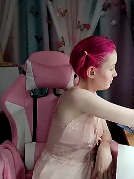 Snapshot of Fuzzy_Unicorn chatting on October 21, 2025, 7:13 pm Fuzzy Unicorn online show from October 21, 2025, 7:13 pm