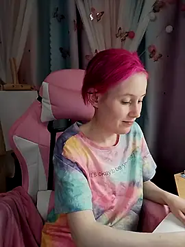 Snapshot of Fuzzy_Unicorn chatting on October 17, 2025, 6:53 pm Fuzzy Unicorn online show from October 17, 2025, 6:53 pm