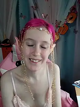 Snapshot of Fuzzy_Unicorn chatting on October 27, 2025, 7:15 pm Fuzzy Unicorn online show from October 27, 2025, 7:15 pm