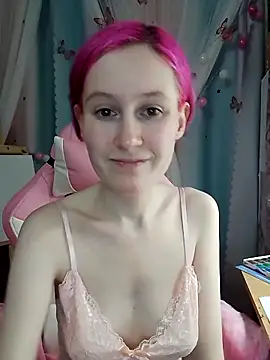 Snapshot of Fuzzy_Unicorn chatting on November 3, 2025, 7:06 pm Fuzzy Unicorn online show from November 3, 2025, 7:06 pm