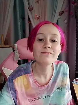 Snapshot of Fuzzy_Unicorn chatting on October 14, 2025, 7:03 pm Fuzzy Unicorn online show from October 14, 2025, 7:03 pm