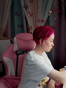 Snapshot of Fuzzy_Unicorn chatting on October 7, 2025, 7:15 pm Fuzzy Unicorn online show from October 7, 2025, 7:15 pm