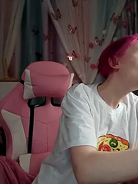 Snapshot of Fuzzy_Unicorn chatting on November 24, 2025, 7:36 pm Fuzzy Unicorn online show from November 24, 2025, 7:36 pm