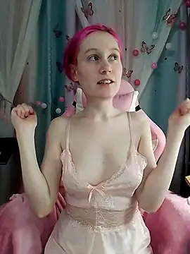 Snapshot of Fuzzy_Unicorn chatting on December 4, 2025, 7:46 pm Fuzzy Unicorn online show from December 4, 2025, 7:46 pm