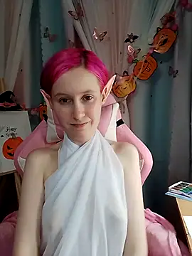 Snapshot of Fuzzy_Unicorn chatting on October 28, 2025, 7:35 pm Fuzzy Unicorn online show from October 28, 2025, 7:35 pm