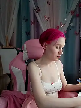 Snapshot of Fuzzy_Unicorn chatting on November 17, 2025, 7:07 pm Fuzzy Unicorn online show from November 17, 2025, 7:07 pm