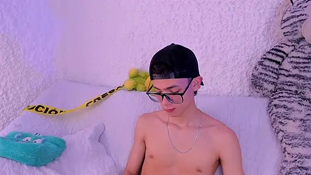 thiago kinghot online show from November 10, 2025, 5:40 pm