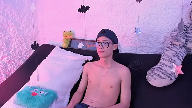 thiago kinghot online show from October 7, 2025, 12:17 pm