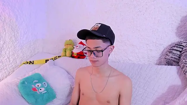 thiago kinghot online show from November 18, 2025, 12:30 pm