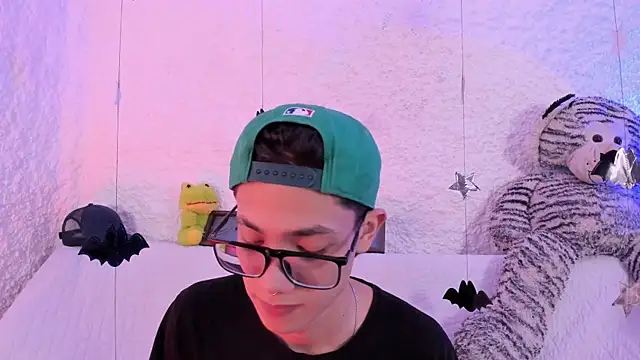 thiago kinghot online show from October 11, 2025, 7:26 pm