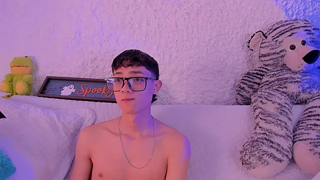 thiago kinghot online show from November 4, 2025, 3:43 am