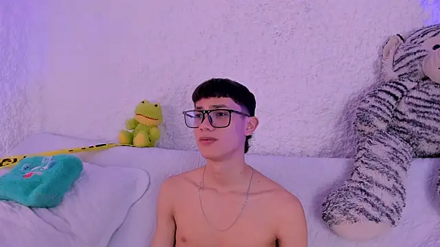 thiago kinghot online show from November 10, 2025, 5:34 am