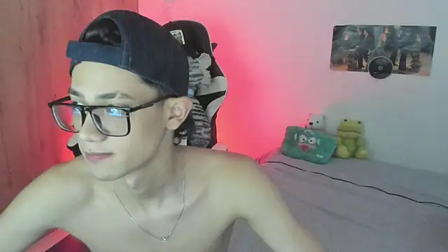 thiago kinghot online show from October 6, 2025, 10:32 pm