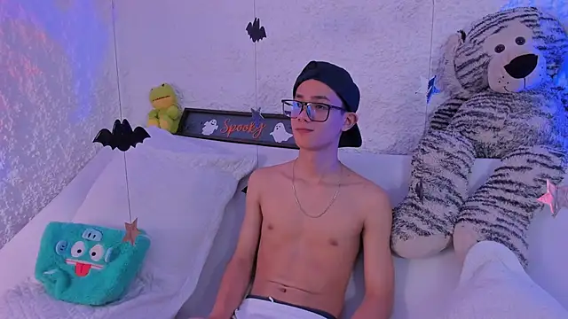 thiago kinghot online show from October 13, 2025, 5:31 am