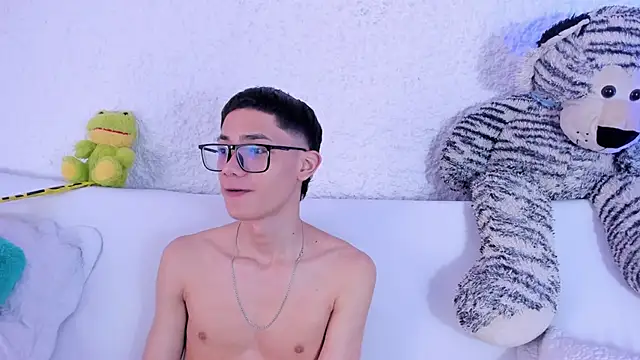 thiago kinghot online show from November 15, 2025, 12:31 pm