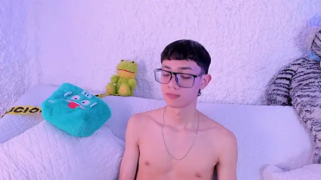 thiago kinghot online show from November 11, 2025, 12:11 pm