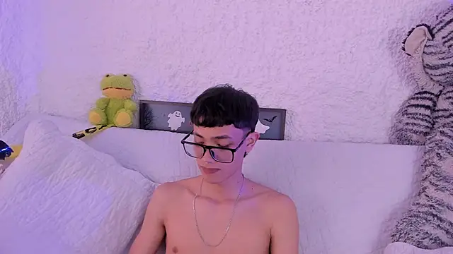 thiago kinghot online show from November 6, 2025, 4:11 pm