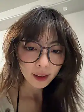 xuannv0000 online show from March 2, 2026, 4:03 pm