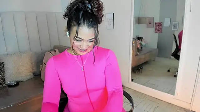 veronica b07 online show from May 8, 2026, 4:11 pm