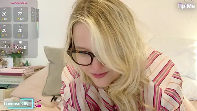 SuzieSub online show from January 19, 2026, 8:51 am